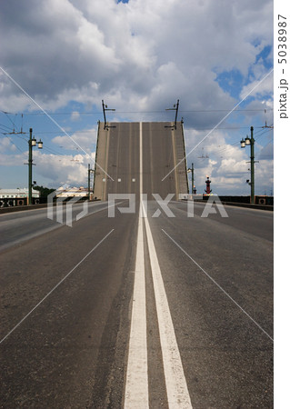 raised drawbridge 5038987
