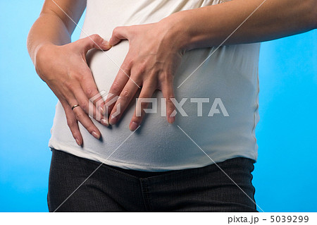 pregnant belly 5039299