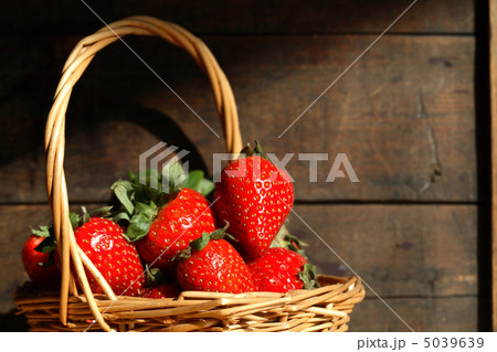 Basket With Strawberries Basket With Strawberries 5039639