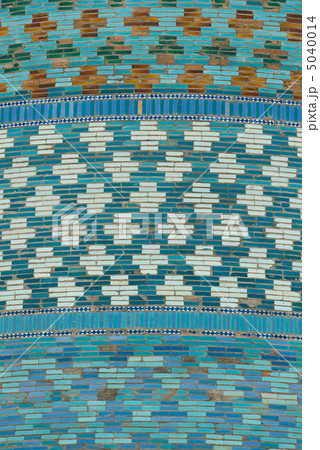 Tiled background with oriental ornaments 5040014