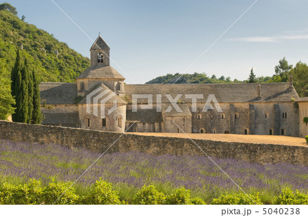 senanque abbey, provence, france 5040238