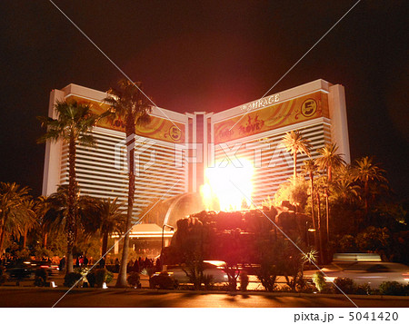 ミラージュホテルの無料ショー(ボルケーノ) ミラージュホテルの無料ショー(ボルケーノ) 5041420