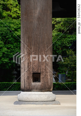 東福寺、三門の柱 5043632