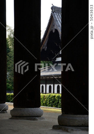 東福寺、三門の柱 5043633