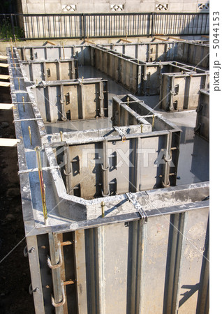 住宅の基礎工事 5044153