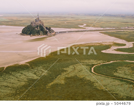 フランス モンサンミシェルをグライダーから眺める フランス モンサンミシェルをグライダーから眺める 5044679
