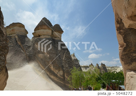 パシャバーの奇岩、触れば崩れる程もろかった 5048272