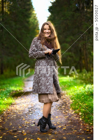 Girl in Park Girl in Park 5050027