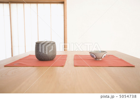 米びつと茶碗 5054738