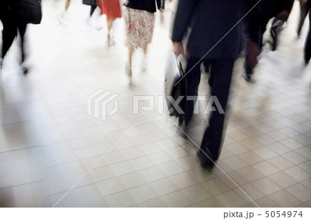 出勤する人々 5054974