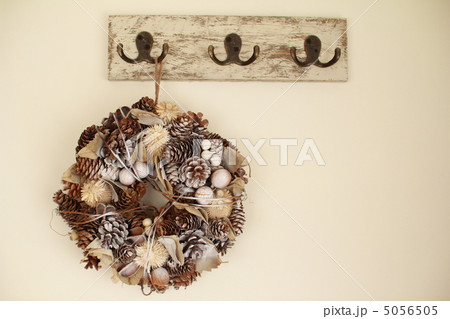 金色ベースのクリスマスリース 冬のリース 金色ベースのクリスマスリース 冬のリース 5056505