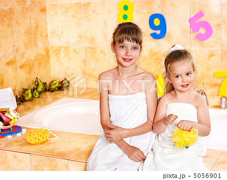 Children washing in bubble bath . 5056901