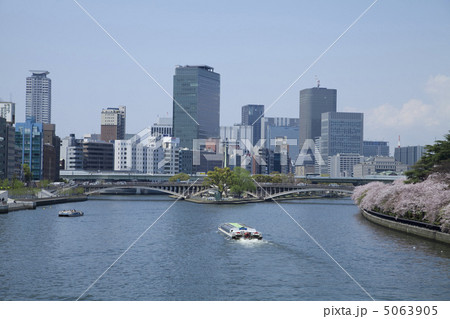 天満橋からの大川と桜 天満橋からの大川と桜 5063905
