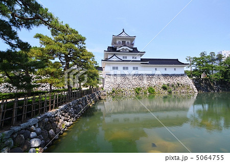 お濠が美しい富山城 5064755