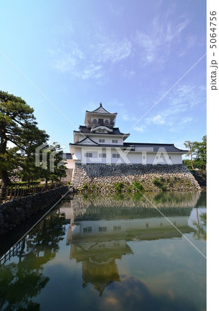 お濠が美しい富山城 5064756