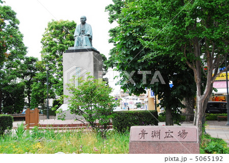 青淵広場と渋沢栄一像（埼玉県深谷市） 5065192