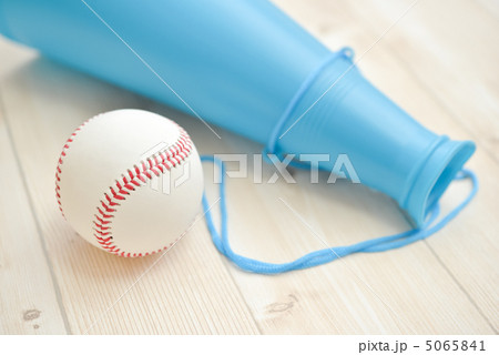 メガホンと野球ボール　 5065841