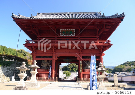 西国第三番札所　粉河寺の大門 5066218