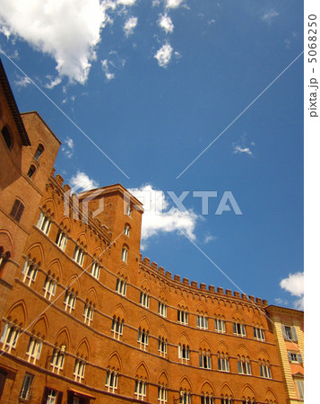 Palazzo Sansedoni 5068250