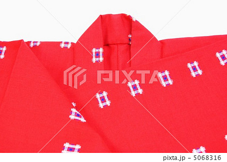 和風背景素材・女児ウール着物備後本絣・横位置 5068316