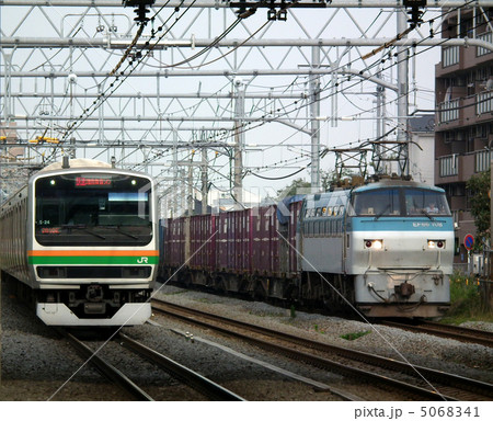 湘南新宿ライン　Ｅ231　貨物列車　　ＥＦ66　辻堂駅 5068341