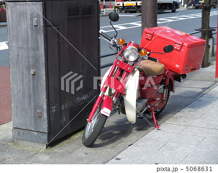 郵便配達用バイクの写真素材