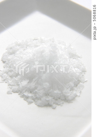 大粒の塩 5068816