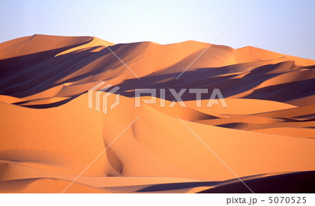 サハラ砂漠の砂丘 5070525