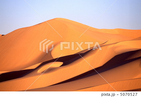 サハラ砂漠の砂丘 5070527