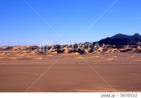 サハラ砂漠の砂丘 サハラ砂漠の砂丘 5070532
