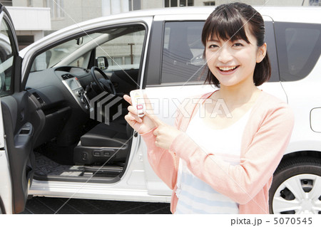 福祉車両と女性 モデル:大友 歩 福祉車両と女性 モデル:大友 歩 5070545