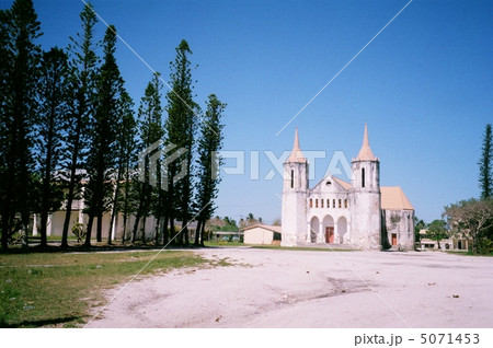 ニューカレドニア、ウベア島の教会 5071453