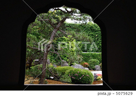 大徳寺、興臨院の花頭窓 5075629