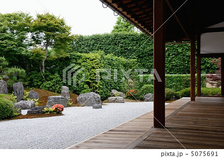 大徳寺、興臨院の縁側 5075691