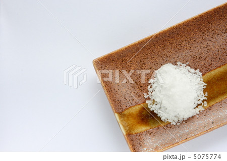 大粒の塩 5075774