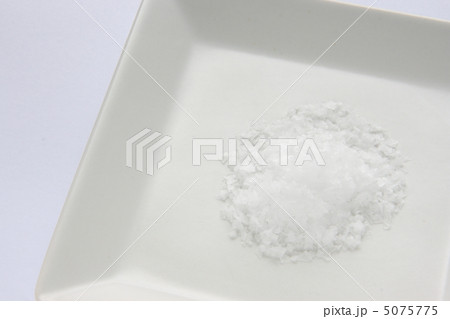 大粒の塩 5075775