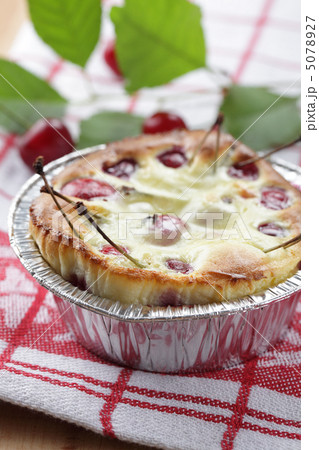 Clafoutis with sour cherry 5078927