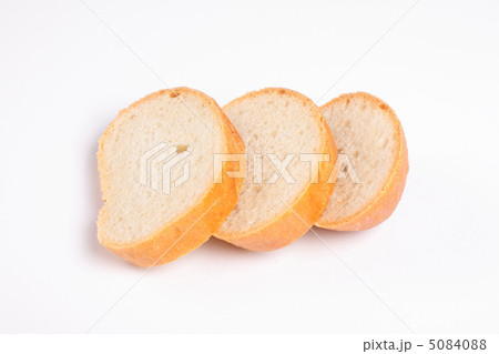sliced fresh bread 5084088