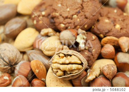 oatmeal cookies and nuts in a wicker mat 5088102