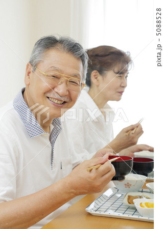 夫婦で食事 夫婦で食事 5088528