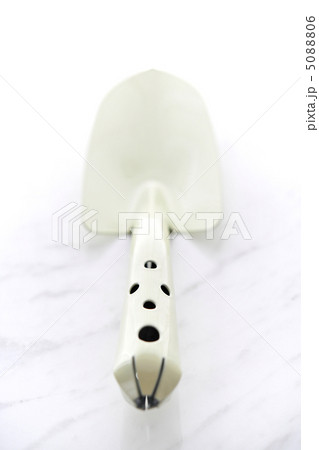 白いスコップ 5088806