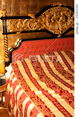 bed  in the gold room of the hotel 5090592