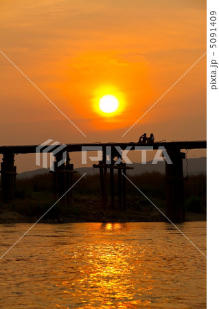 流れ橋夕景 5091409