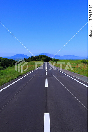 山 続く 道 山 続く 道 5095346