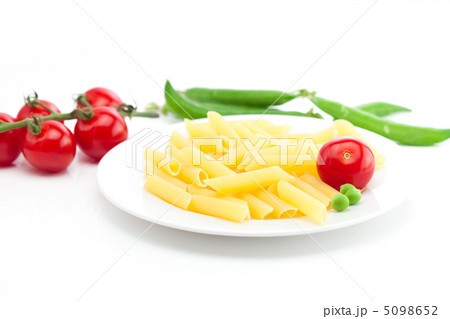tomato, peas and pasta on a plate isolated on white 5098652