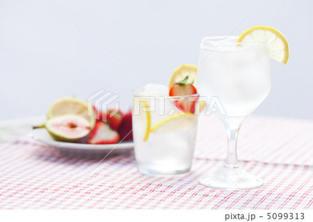 cocktail with ice,lemon, fig and strawberries on a plate 5099313