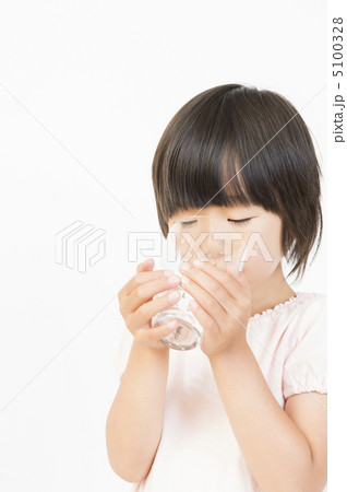 水と子供 5100328