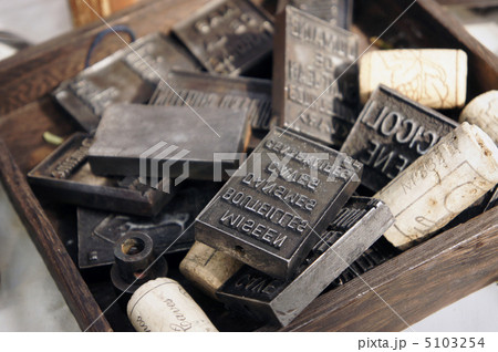 パリの蚤の市にて　アンティーク活版活字 5103254