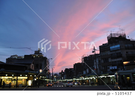 京都の夕暮れ 5105437
