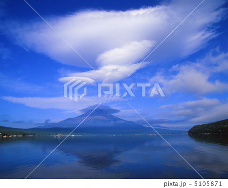 吊るし雲と富士山 5105871